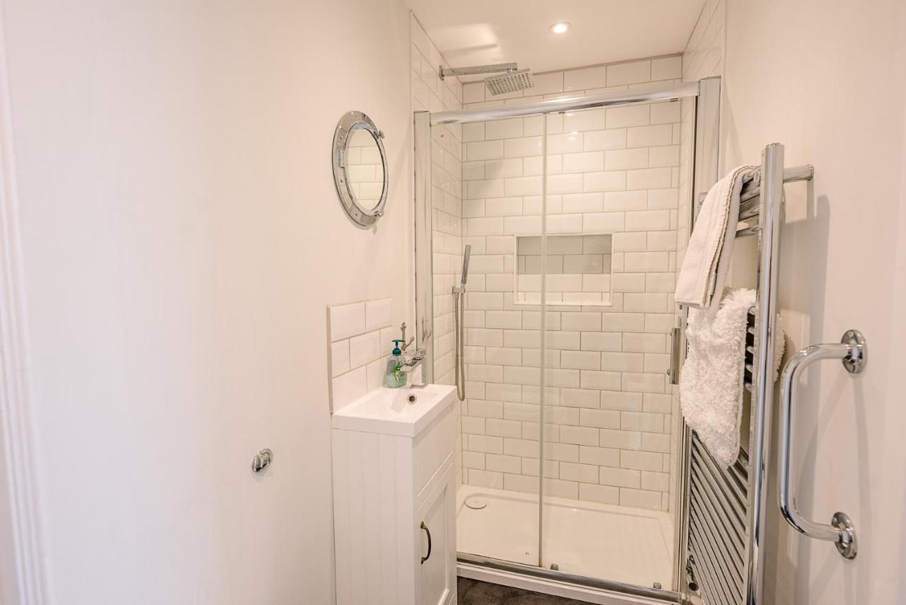 The At Clare House, Apartment